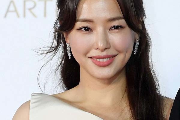 'Hoa hậu đẹp nhất Hàn Quốc' Honey Lee đang hẹn hò