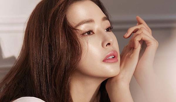 'Hoa hậu đẹp nhất Hàn Quốc' Honey Lee đang hẹn hò