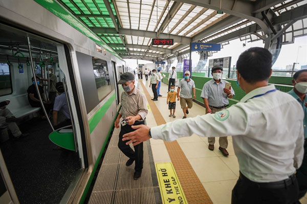 Hanoians eager and excited to experience the country’s first metro project after long waits