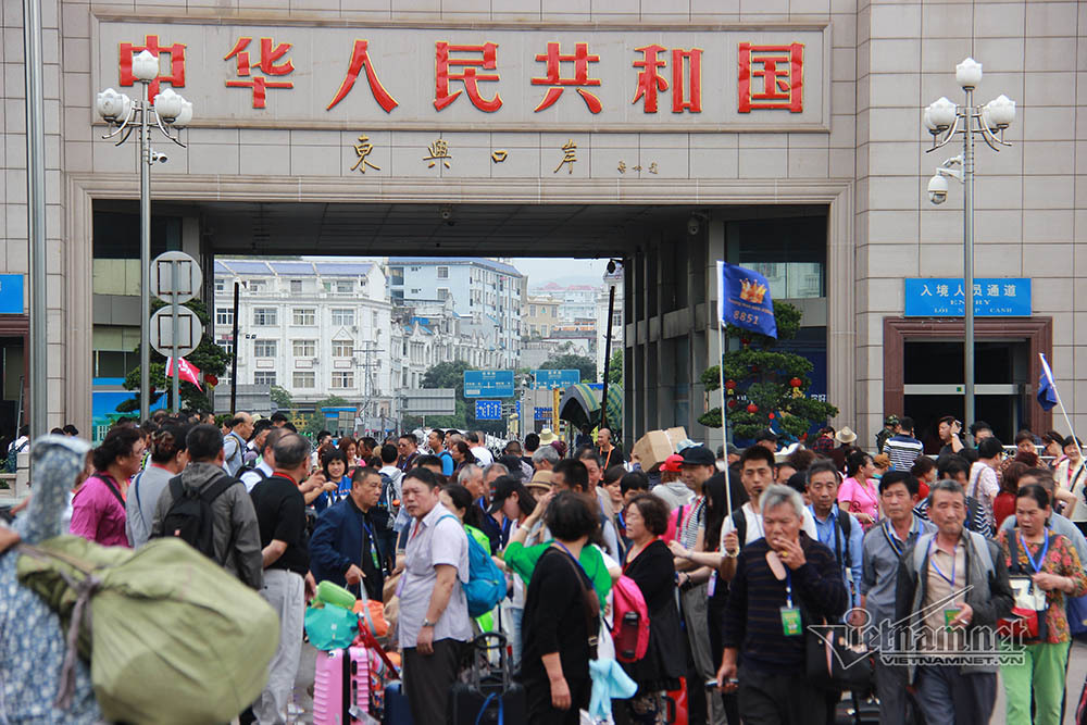 Cha nghèo vượt biên, cứu con khỏi ổ mại dâm nơi xứ người