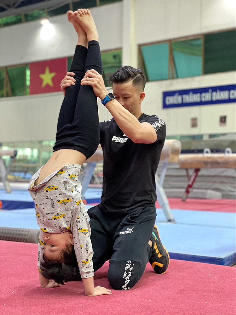 Cặp đôi vàng thể dục Việt Nam tạo thử thách gây sốt