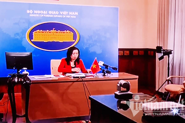 Ngoại giao Việt Nam 'bắt trend' chuyển đổi số