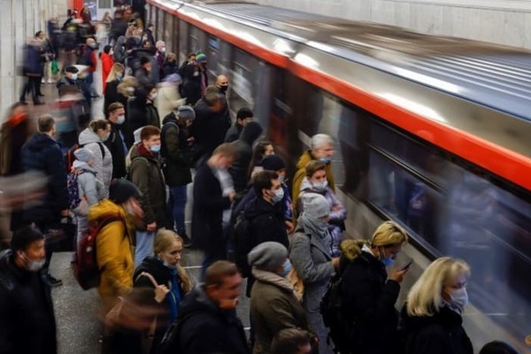 Nga chấm dứt phong tỏa, EU ‘bật đèn xanh’ cho thuốc Molnupiravir