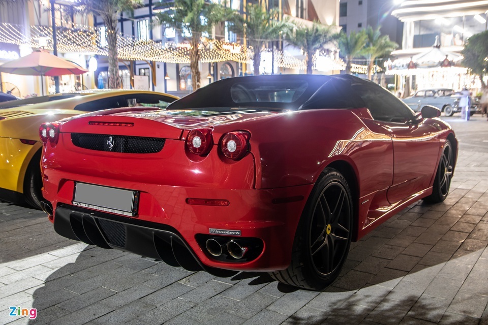 Siêu xe Ferrari F430 Spider hiếm gặp xuất hiện tại TP.HCM