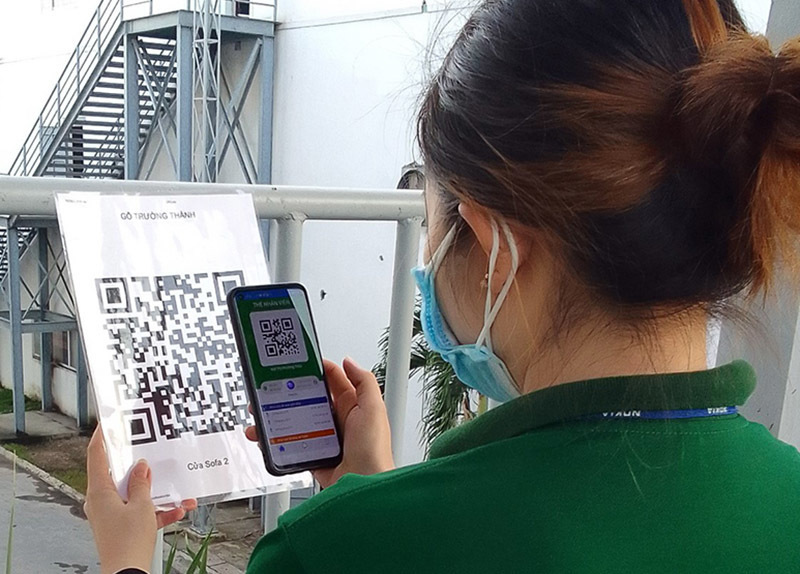 Technology helps manage thousands of workers without shop foremen