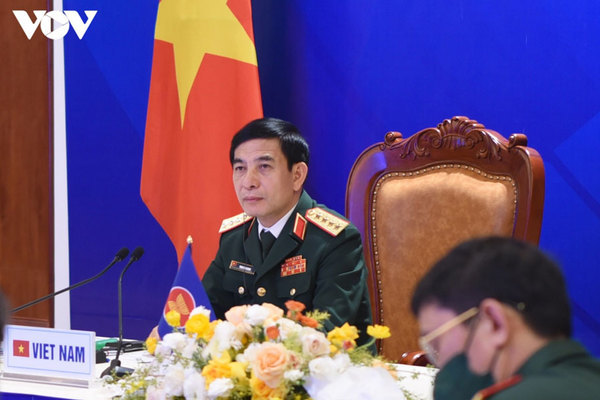Bộ trưởng Phan Văn Giang: 