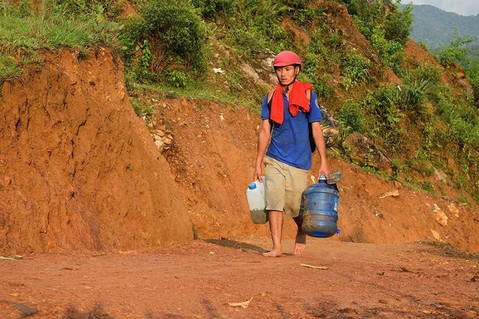 Thầy hiệu phó 20 năm 'bám' đất nghèo, xây 40 điểm trường mới