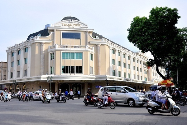 2 gian hàng tại Tràng Tiền Plaza liên quan ca Covid-19, Hà Nội khẩn tìm người