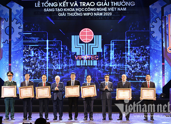 Trạm sạc nhanh ô tô điện giành giải Nhất sáng tạo khoa học công nghệ Việt Nam