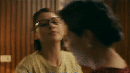 'Mặt nạ gương' tập 9, Hoa xô xát với mẹ kế, nghi ngờ bố đẻ đứng sau cái chết của mẹ