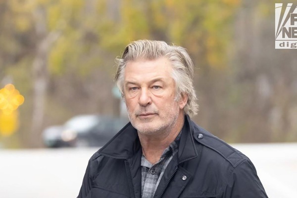 Alec Baldwin chính thức bị kiện sau vụ bắn chết quay phim