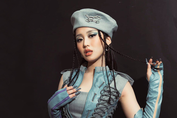 Han Sara xin lỗi khi bị chê 'phá nát' bài hát Cô gái mở đường