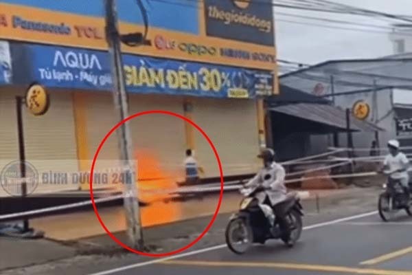 NÓNG: Nam thanh niên châm lửa đốt cửa hàng Điện Máy Xanh
