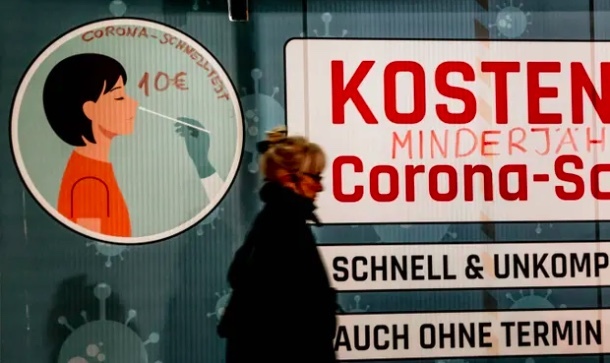 Malaysia tái mở cửa biên giới, Hàn Quốc tạm dừng “sống chung với Covid-19”