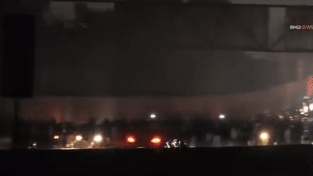 Trời tối mịt, 200 người chặn cao tốc để ngắm drift xe