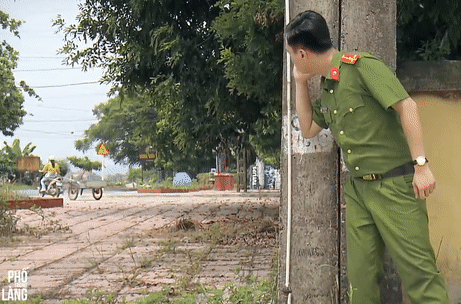 'Phố trong làng' tập 5, Nam phải trốn vì bị Hoài tấn công tận trụ sở công an