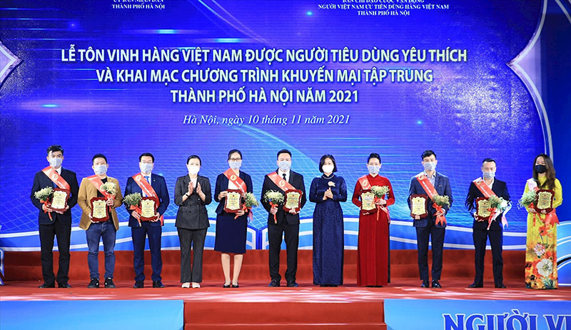 Tôn vinh Hàng Việt Nam được người tiêu dùng yêu thích năm 2021