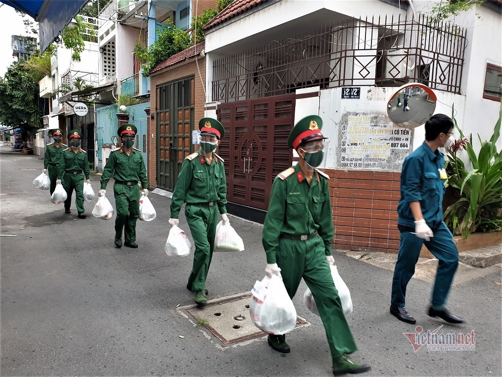 Hàng trăm, nghìn khó khăn, khi nhìn lại không thể tưởng tượng nổi