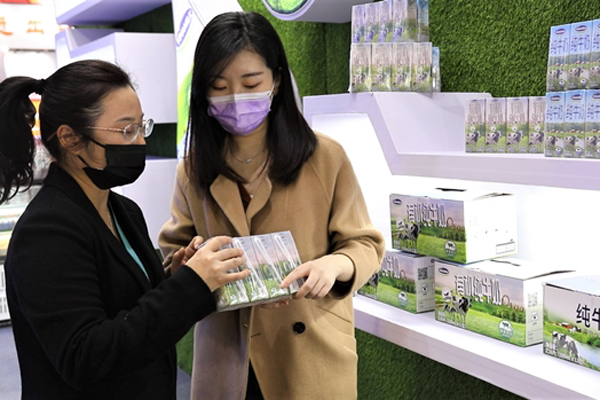 Sữa tươi Organic của Vinamilk ‘chào sân’ tại triển lãm quốc tế Thượng Hải