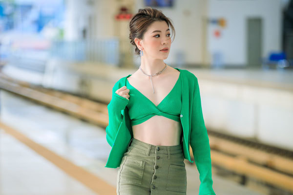 Người đẹp Mia Mai với bộ ảnh cá tính tại ga tàu điện Cát Linh