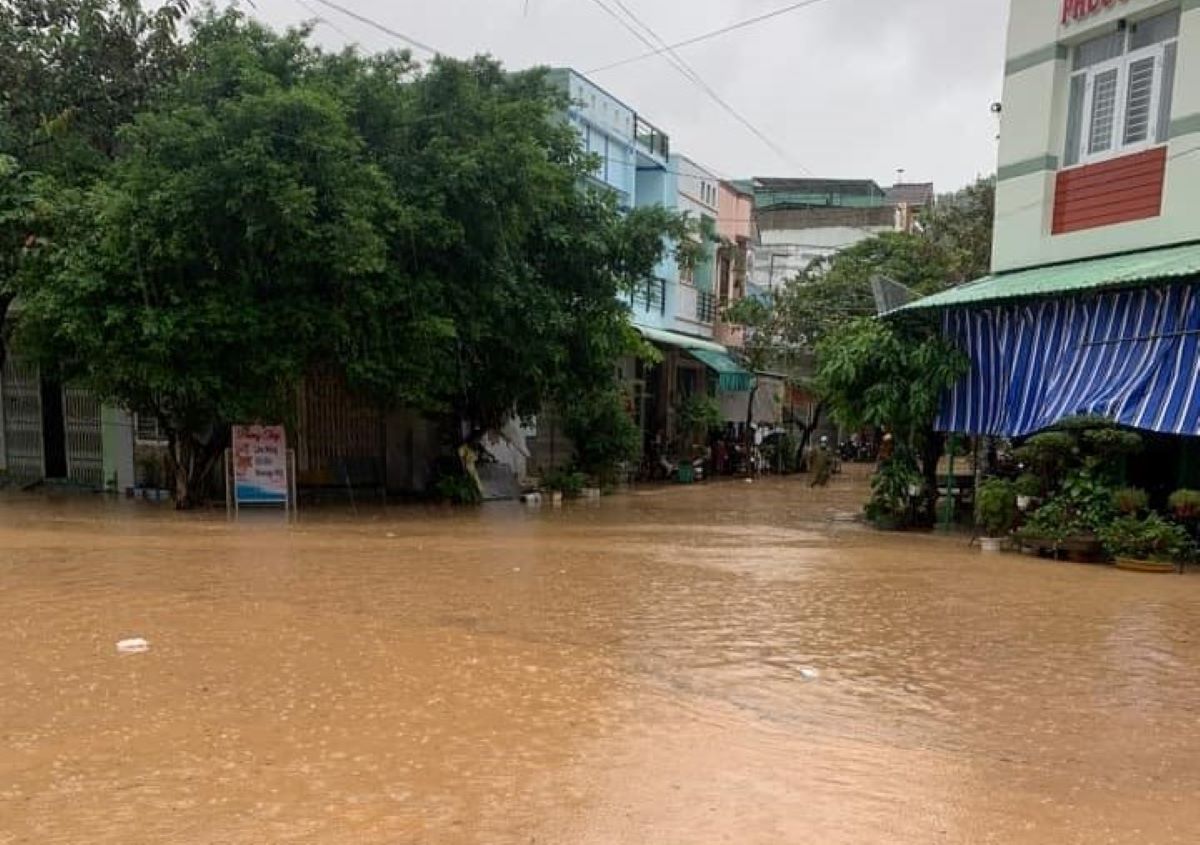 Mưa lớn ở Bình Định gây sạt lở nhiều nơi