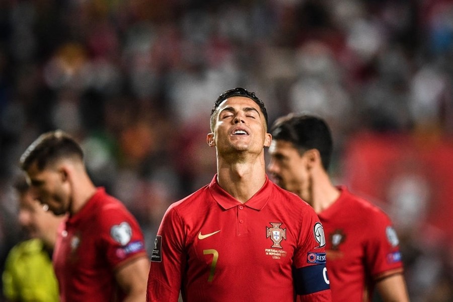 Thủng lưới phút 90, Bồ Đào Nha phải tranh vé vớt đi World Cup
