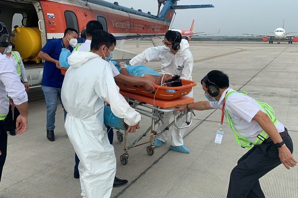 Quân đội cử trực thăng bay cấp cứu bệnh nhân từ Trường Sa