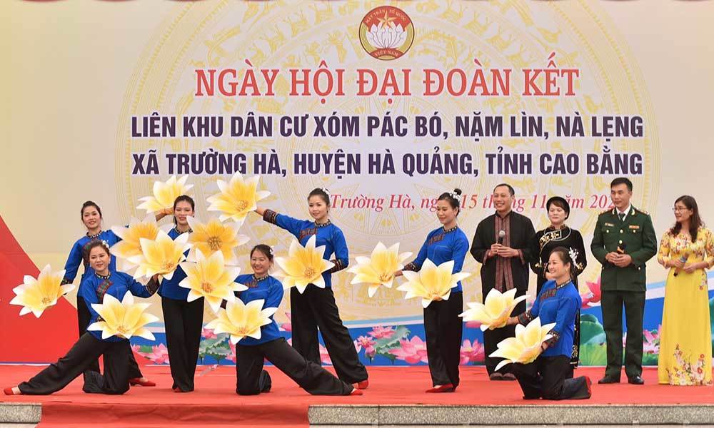 Thủ tướng Phạm Minh Chính dâng hương tưởng nhớ Bác Hồ, dự Ngày hội Đại đoàn kết với đồng bào Pác Bó