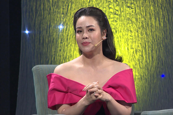 Nhật Kim Anh nghẹn ngào kể ký ức bị cướp vàng, ăn cơm độn, làm rẫy