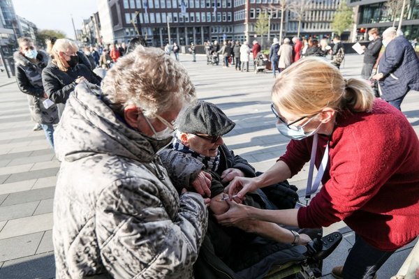 Châu Âu đón chuỗi ngày thảm họa vì Covid-19, lời cảnh tỉnh cho Mỹ