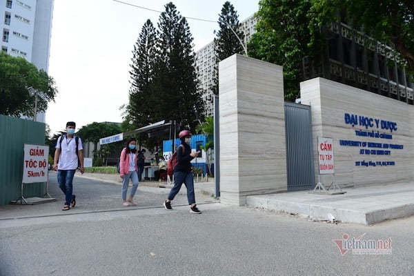 Sinh viên ĐH Y Dược TP.HCM học trực tiếp từ cuối tháng 11