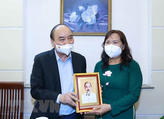 Chủ tịch nước Nguyễn Xuân Phúc thăm các nhà giáo tiêu biểu tại TP.HCM