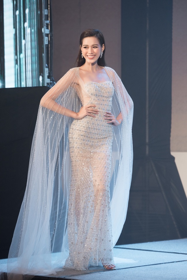 Đỗ Thị Hà chơi đàn T'rưng, ​​​​múa dân gian tại Miss World 2021