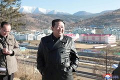 Kim Jong Un tái xuất sau một tháng, thăm thành phố mới giáp Trung Quốc