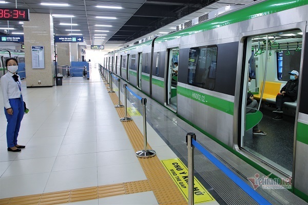 Lý do đường sắt Cát Linh - Hà Đông vắng khách lên tàu giờ cao điểm