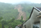 Sạt lở núi ở Bình Định, hàng nghìn m3 đất đá đổ ầm ầm xuống khu dân cư
