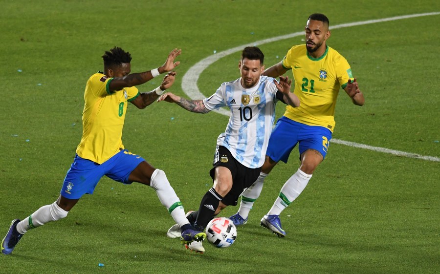 Hòa nghẹt thở Brazil, Argentina đoạt vé dự World Cup 2022