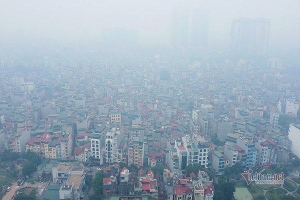 Hanoi engulfed in drizzle and fog