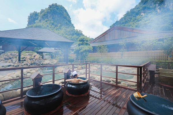 Tắm onsen và công dụng bất ngờ cho sức khỏe theo y học cổ truyền