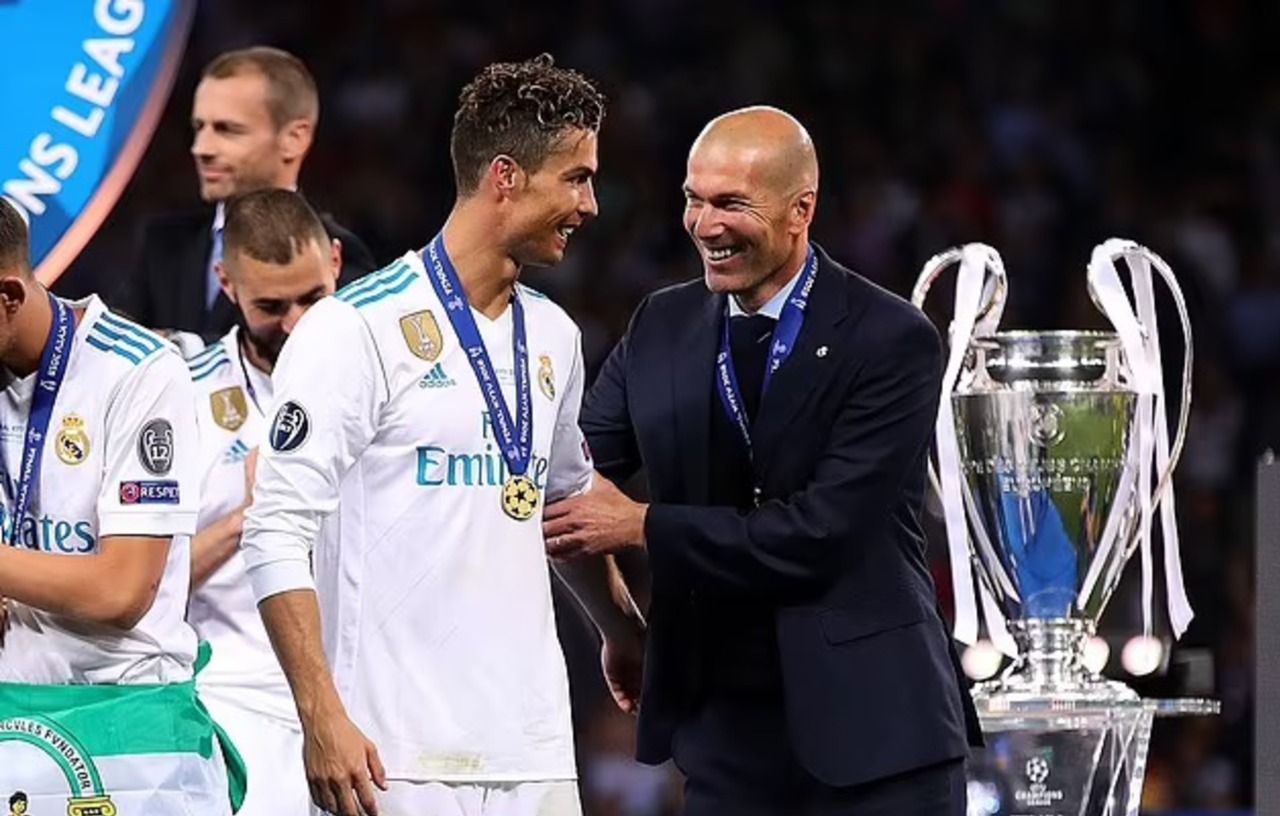 Zidane yêu cầu PSG ký Ronaldo chơi cùng Messi