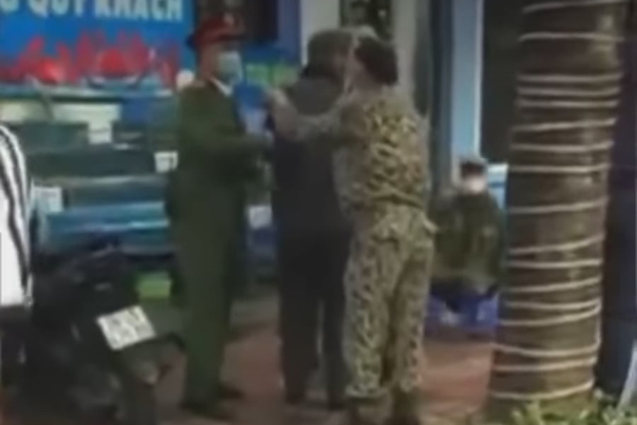 Xô xát trên vỉa hè, nhân viên quán ăn gây án mạng