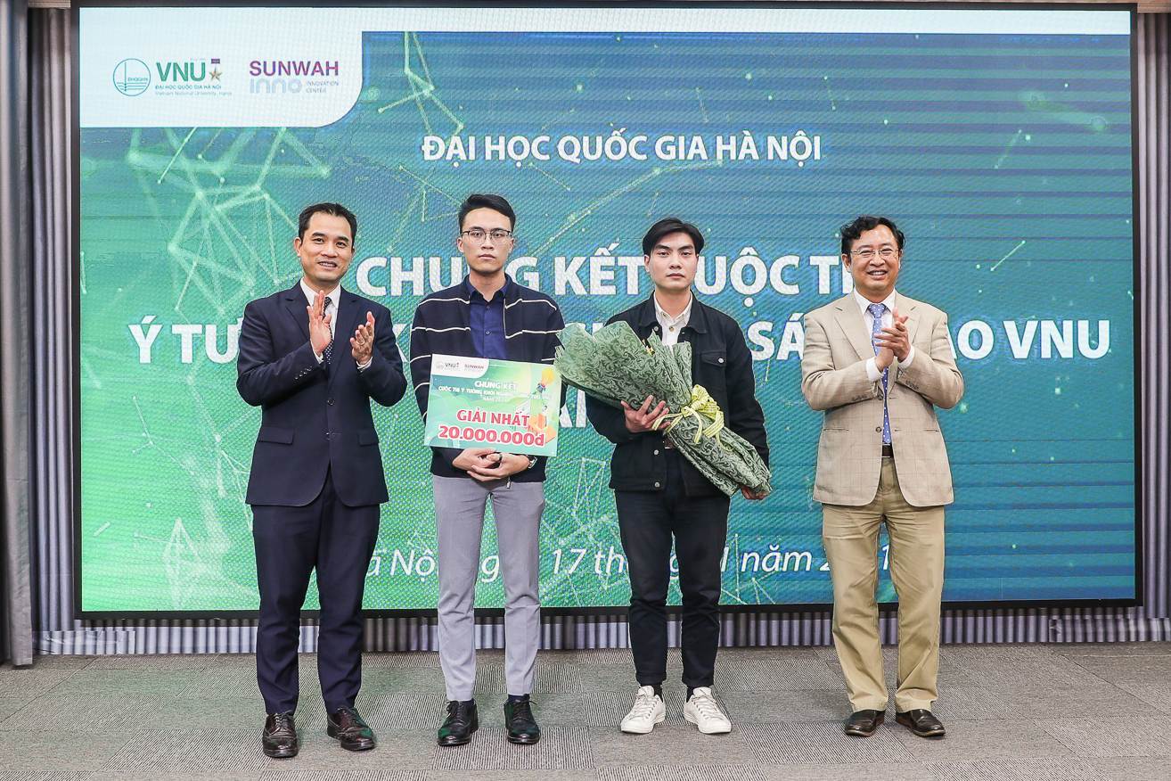 Nhóm sinh viên kinh tế đạt giải Ý tưởng khởi nghiệp của Đại học Quốc gia Hà Nội
