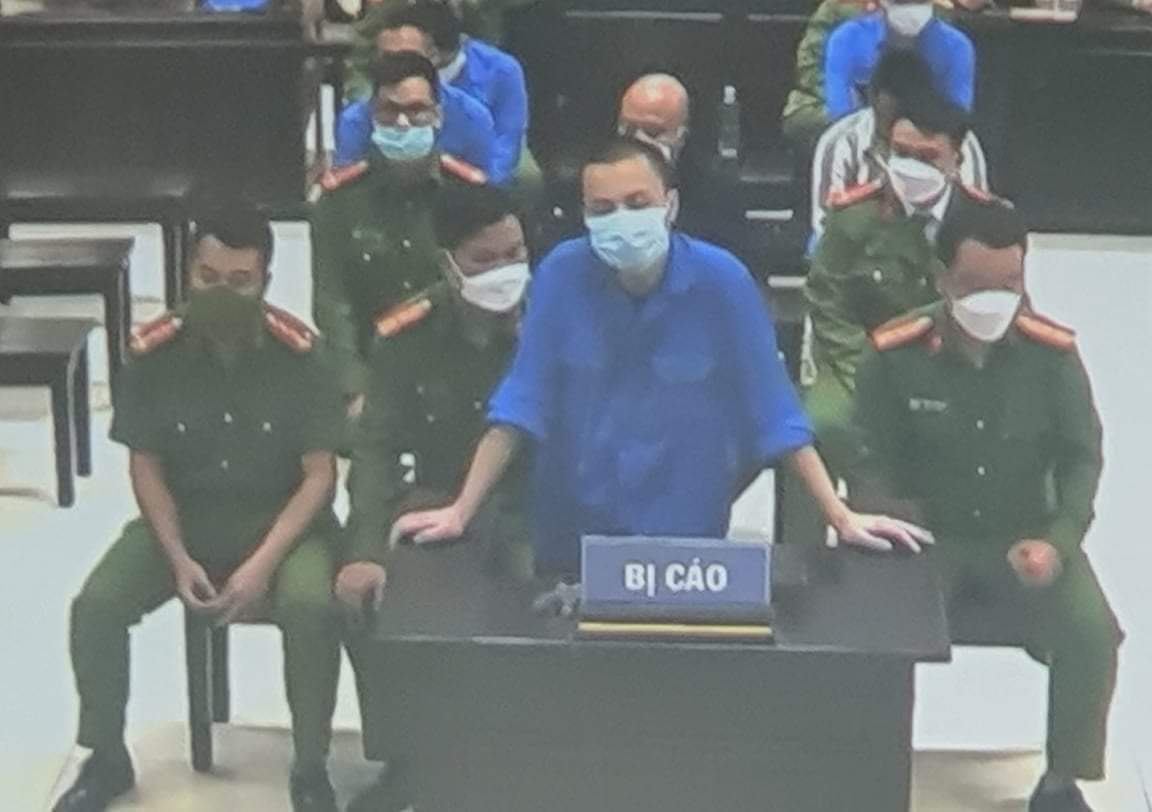Vợ Nguyễn Xuân Đường chối tội, Đường 'Nhuệ' xin dừng tòa vì lý do sức khỏe