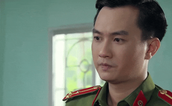 'Phố trong làng' tập 9, công an Nam khó chịu vì Hoài liên tục đeo bám