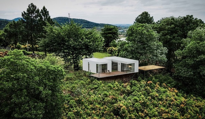 Kỷ niệm 10 năm ngày cưới, chồng xây nhà lưng chừng đồi tặng vợ