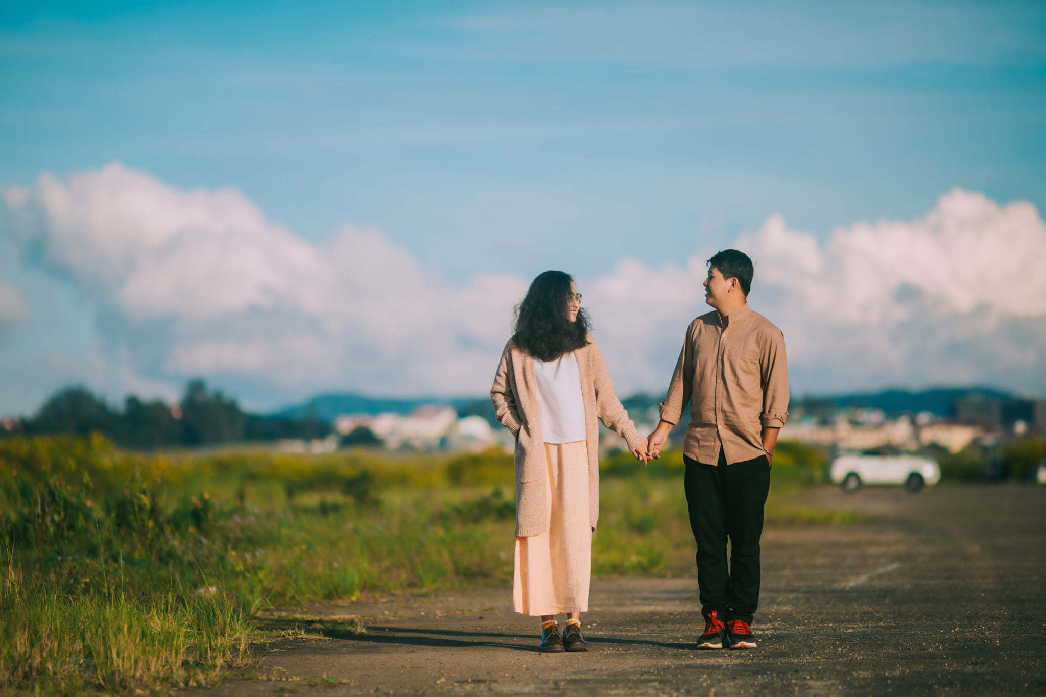 Cặp đôi hẹn gặp trong cơn bão và 4 năm 'nắm tay nhau đi khắp Việt Nam'