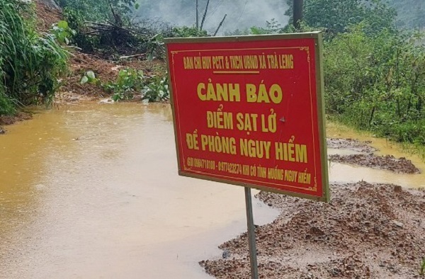 Hàng loạt điểm sạt lở ở Quảng Nam, sơ tán gấp một trường mẫu giáo