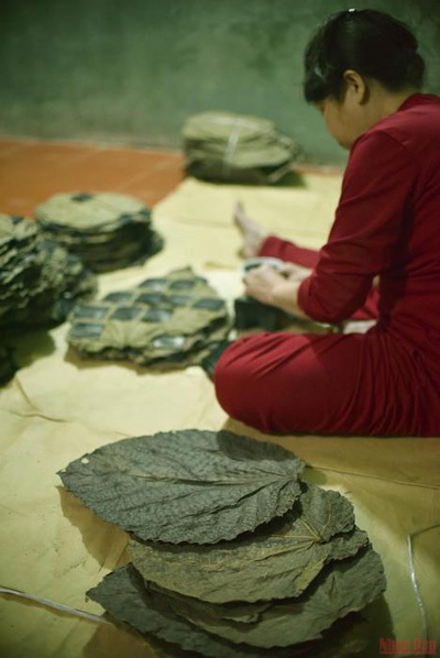 Glittering thin gold leaves from Kieu Ky Village