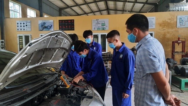 Hoa Binh promotes development of high-quality human resources
