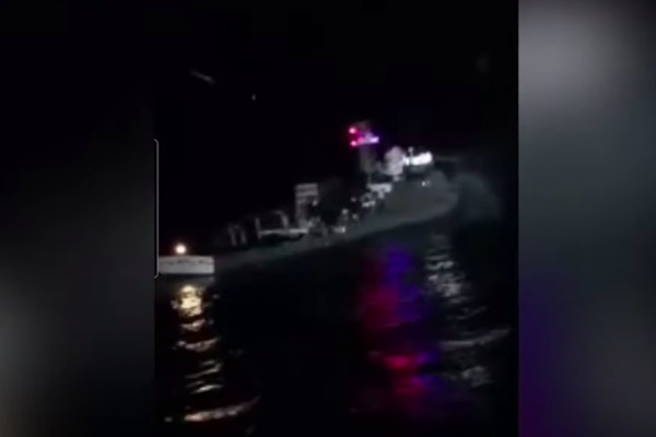 Video tàu tiếp tế Philippines bị hải cảnh Trung Quốc xịt vòi rồng